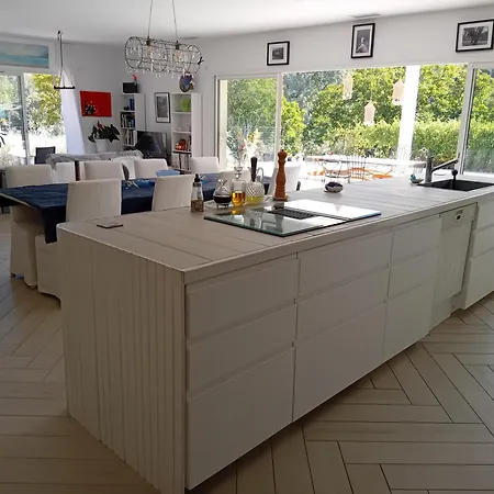 La Vie En Rose, Panoramic Villa With A Pool